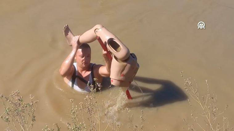 Sulama kanalında bir battı bir çıktı. Boğulma ihbarına giden ekipler şaşkına döndü - Resim: 9